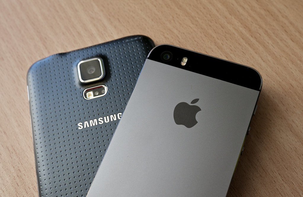 ᐅ ¿Cuál es Mejor? CARGADORES SAMSUNG vs APPLE | Comparativa Completa 13 apple vs samsung